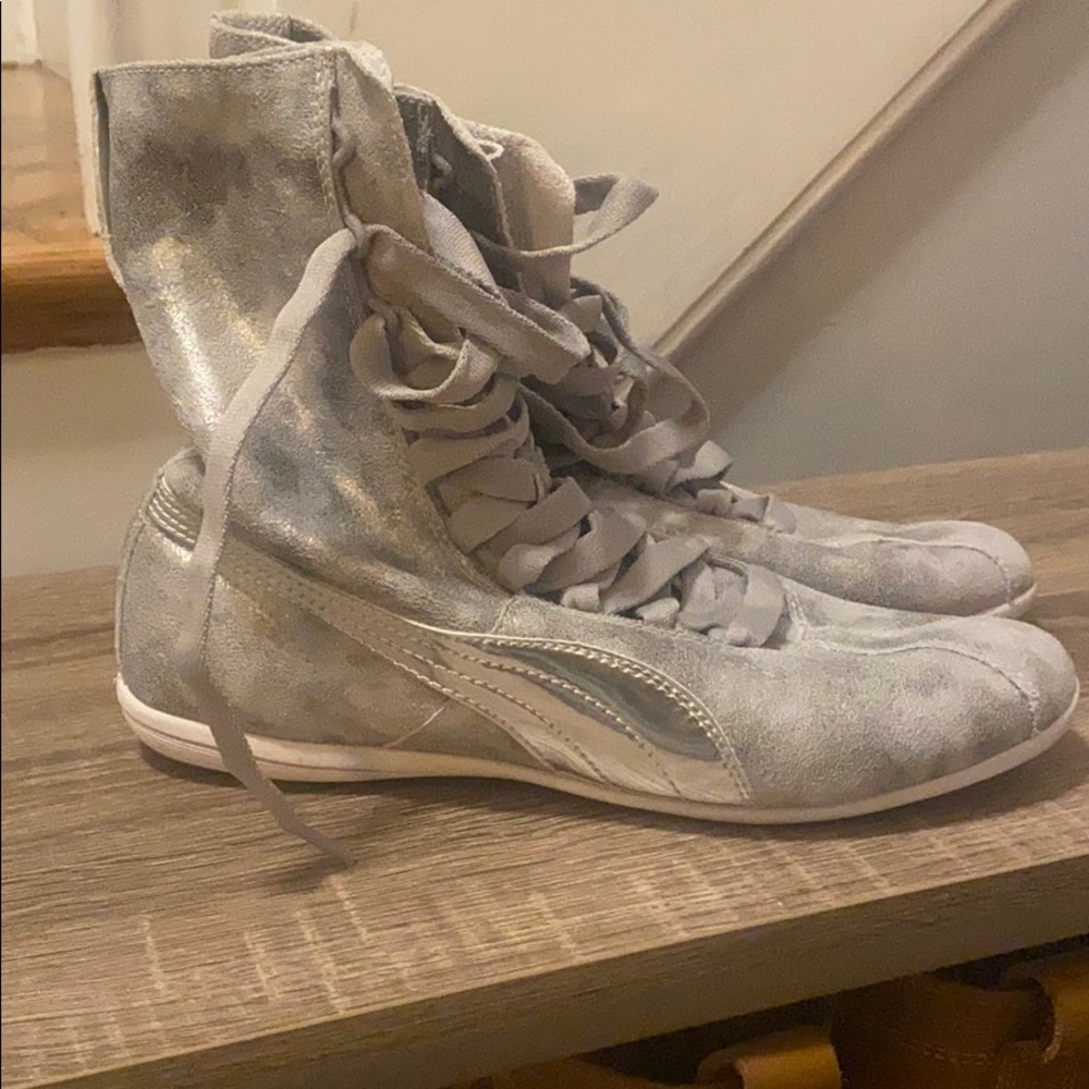 Like new Puma high top sneakers.